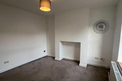 2 bedroom end of terrace house to rent, Jennetts Crescent, Otley, LS21 3EB