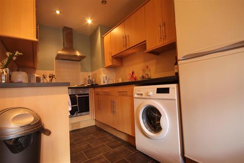 3 bedroom apartment to rent, Helmsley Road, Sandyford