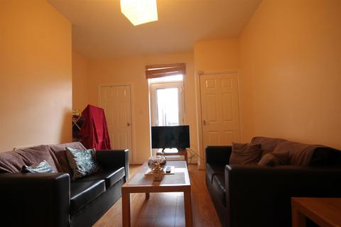 3 bedroom apartment to rent, Helmsley Road, Sandyford