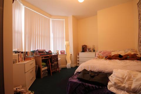 3 bedroom apartment to rent, Helmsley Road, Sandyford