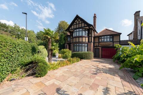 5 bedroom detached house to rent, Bourne Avenue, London N14