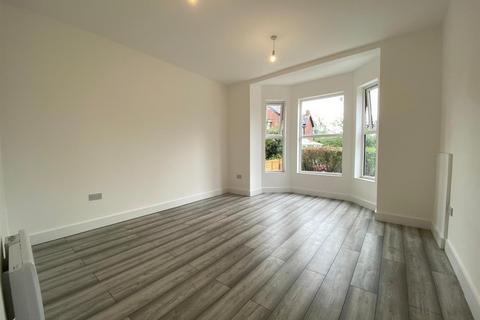 2 bedroom ground floor flat to rent, Salisbury Road, Chorlton