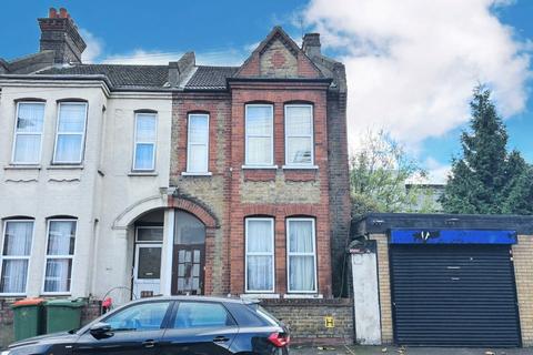 3 bedroom end of terrace house for sale, 2 Bingley Road, Stratford, London, E16 3JR