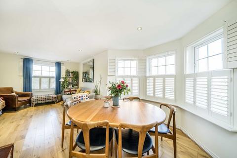 2 bedroom flat for sale, Boddington Gardens, London W3