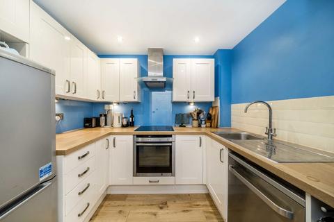 2 bedroom flat for sale, Boddington Gardens, London W3