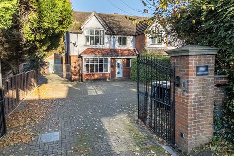 4 bedroom semi-detached house for sale, Wellingborough Road, Rushden NN10