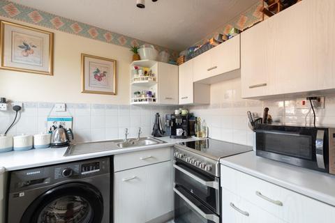 2 bedroom flat for sale, Dalrymple Close, London N14