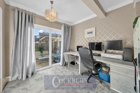 32 Thaxted Road, London, SE9 3PT