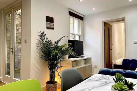 2 bedroom flat to rent, Harley Street, London W1G