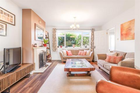 6 Leagh Close, Kenilworth, CV8 2FN