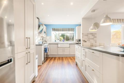 6 Leagh Close, Kenilworth, CV8 2FN