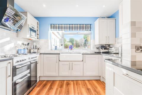 6 Leagh Close, Kenilworth, CV8 2FN
