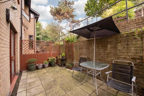 1 bedroom ground floor flat for sale, Shapland Way, London N13