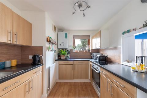 1 bedroom ground floor flat for sale, Shapland Way, London N13