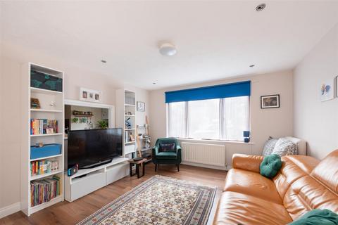 1 bedroom ground floor flat for sale, Shapland Way, London N13