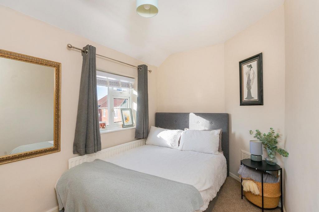 5 C6 RSL - Bedroom J.jpg