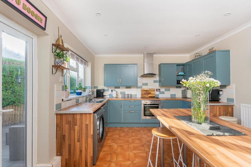 5 C6 RSL - Kitchen E.jpg
