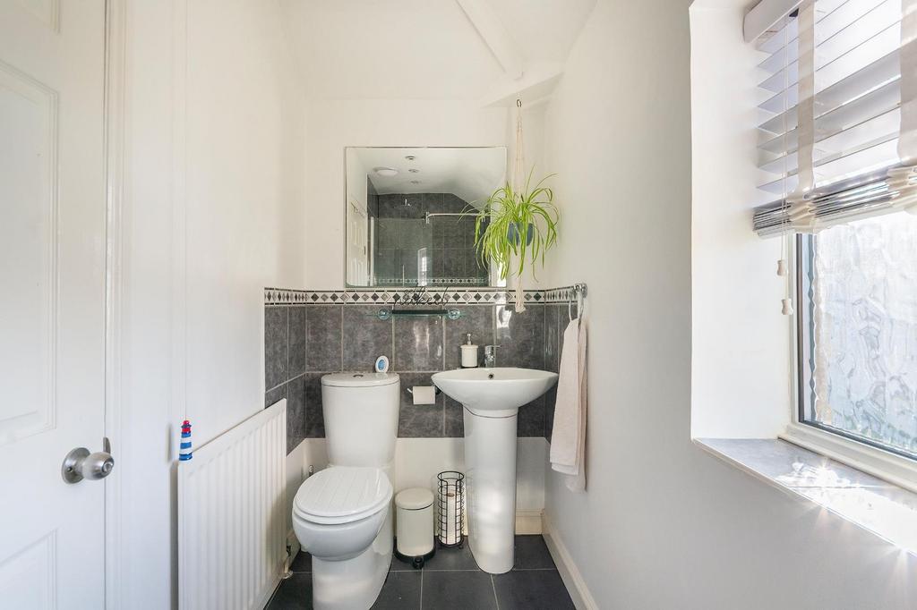 5 C6 RSL - Bathroom A.jpg