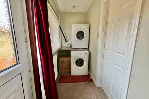 14 Blacker Road, Mapplewell, Barnsley, S75 6BW