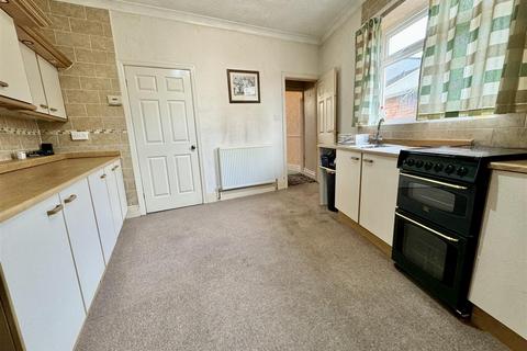 14 Blacker Road, Mapplewell, Barnsley, S75 6BW