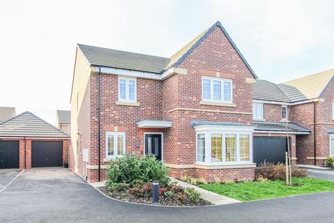 4 bedroom detached house for sale, Tree Top Close, Wakefield WF3