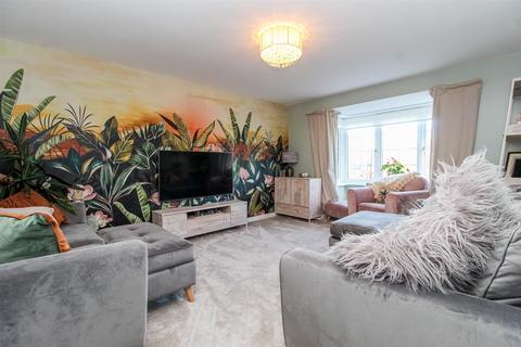 4 bedroom detached house for sale, Tree Top Close, Wakefield WF3