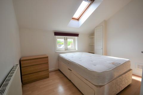 2 bedroom flat to rent, Flat 5, 409, London E8