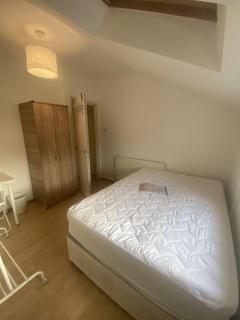2 bedroom flat to rent, Mare Street, London E8
