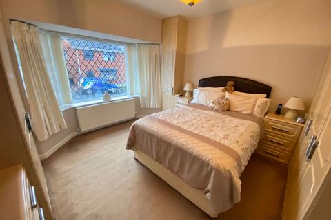 8 Sholver Lane, Oldham, OL1 4NT