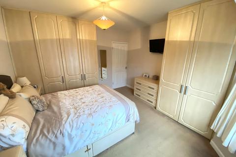 8 Sholver Lane, Oldham, OL1 4NT
