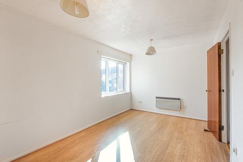 1 bedroom flat to rent, Vicars Bridge Close London HA0