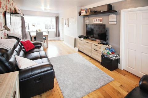 3 bedroom terraced house for sale, Pickard Court, Leeds LS15