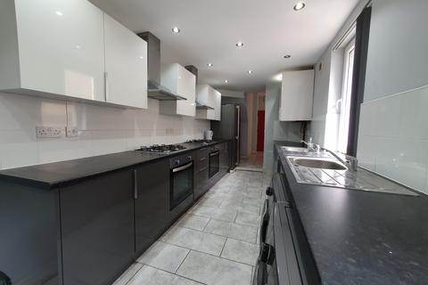 6 bedroom terraced house to rent, Cranbrook Street, Cardiff CF24