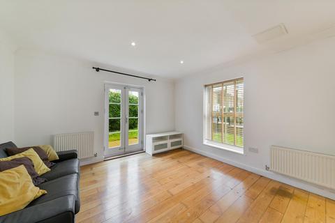 3 bedroom flat to rent, Northpoint Square, London, NW1