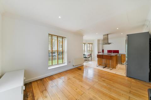 3 bedroom flat to rent, Northpoint Square, London, NW1