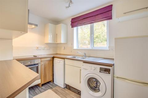 2 bedroom house to rent, London Road, High Wycombe HP11