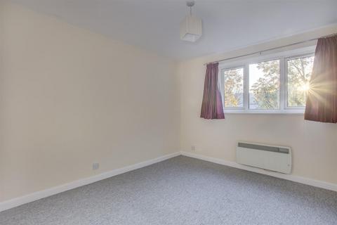 2 bedroom house to rent, London Road, High Wycombe HP11