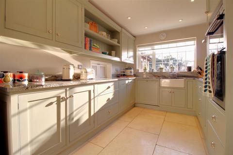 5 bedroom detached house for sale, Ladywell Close, Gloucester