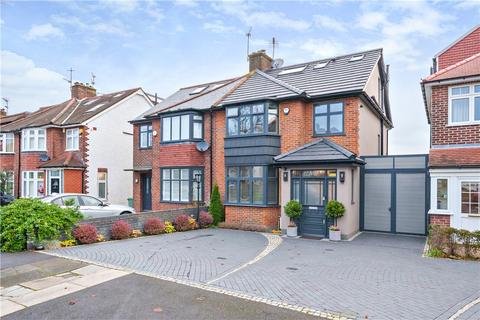 10 Fosse Way, London, W13 0BZ