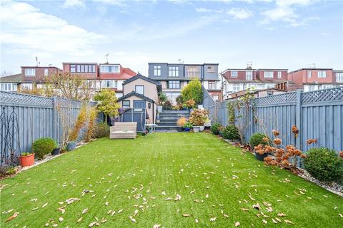 10 Fosse Way, London, W13 0BZ