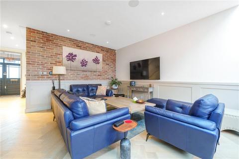10 Fosse Way, London, W13 0BZ