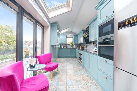 10 Fosse Way, London, W13 0BZ