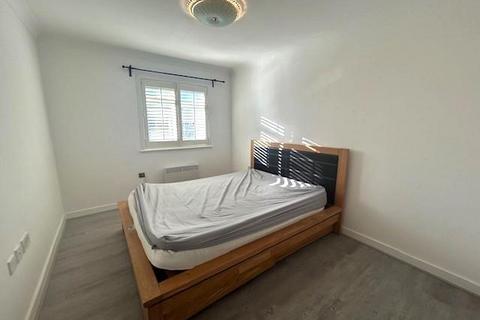 2 bedroom apartment to rent, Staines-Upon-Thames,  Surrey,  TW18