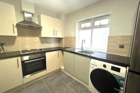 2 bedroom apartment to rent, Staines-Upon-Thames,  Surrey,  TW18