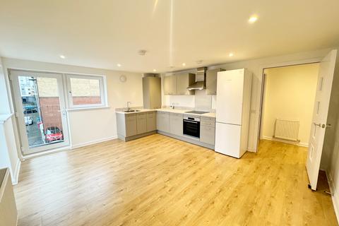 2 bedroom flat to rent, Squire Street, Glasgow G14