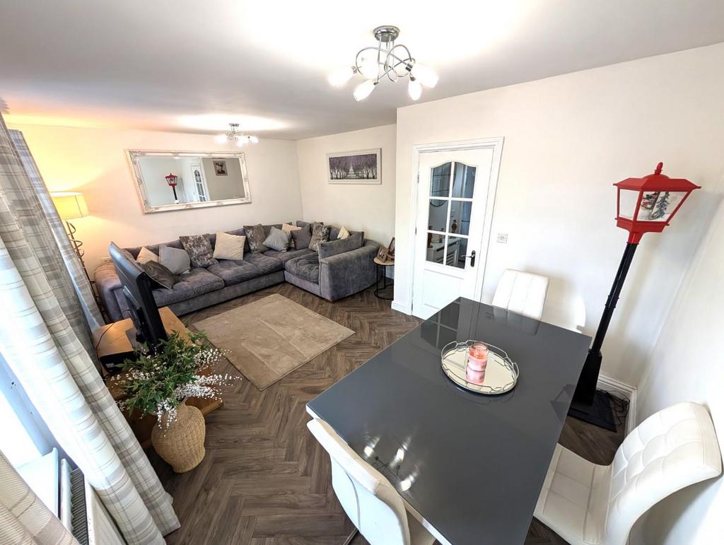 Lounge / Dining Room