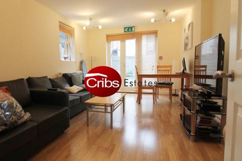 1 bedroom in a flat share to rent, London, SW19