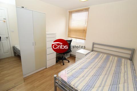 1 bedroom in a flat share to rent, London, SW19