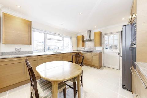 3 bedroom detached house to rent, Melville Gardens, London N13