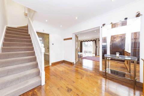 3 bedroom detached house to rent, Melville Gardens, London N13